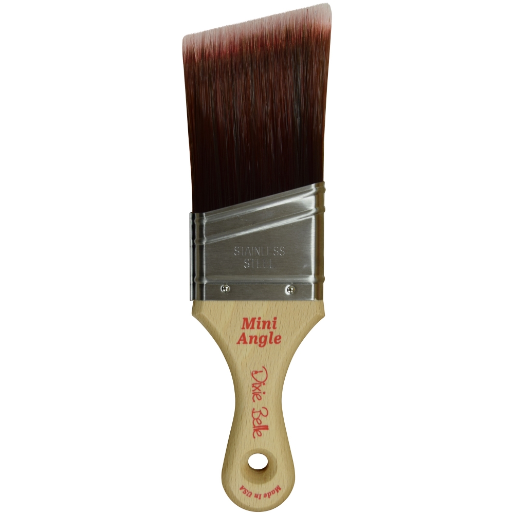 Dixie Belle Mini Angle Synthetic Brush. Dixie Belle Pensler er høykvalitets profesjonelle malepensler som gir et flott resultat uansett om de brukes til påføring av maling, vokser eller toppbehandlinger.